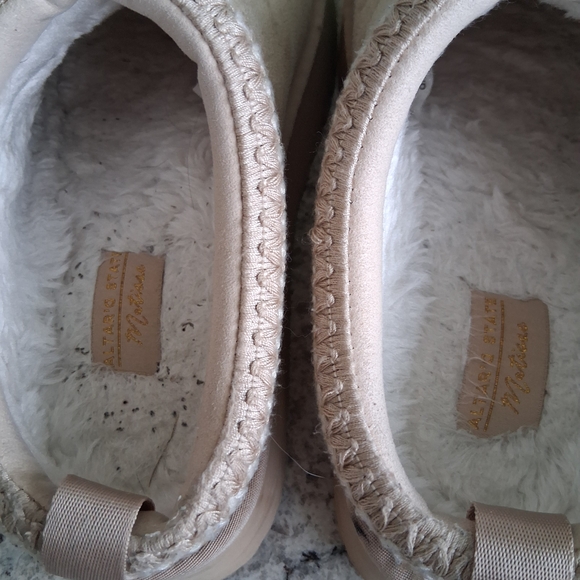 Altar'd State Tan Slippers Size 9 - Picture 6 of 8
